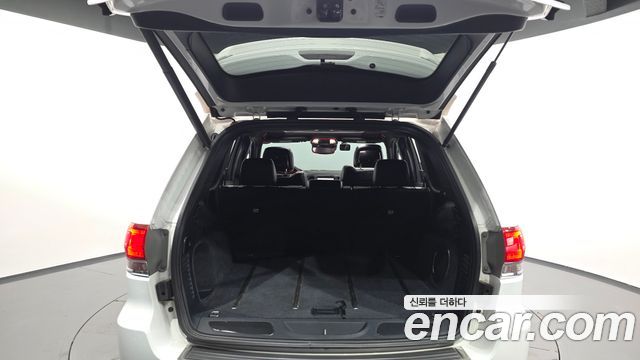 Jeep Grand Cherokee 3.0 Diesel Overland WK2 2017 — фото 20