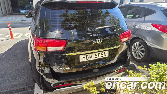 Kia Carnival 9-seater Noblesse 2016 — фото 4
