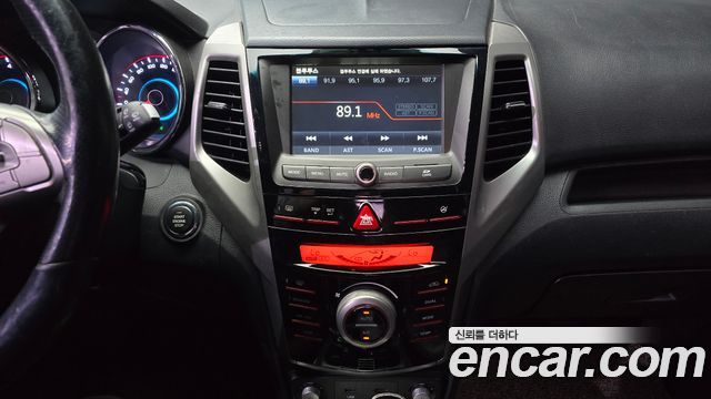 KG Mobility (SsangYong) Tivoli LX 2WD HI-DLX 2015 — фото 14