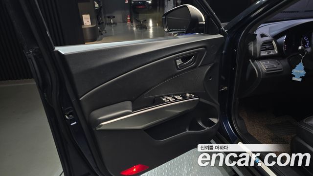 KG Mobility (SsangYong) Tivoli LX 2WD HI-DLX 2015 — фото 24