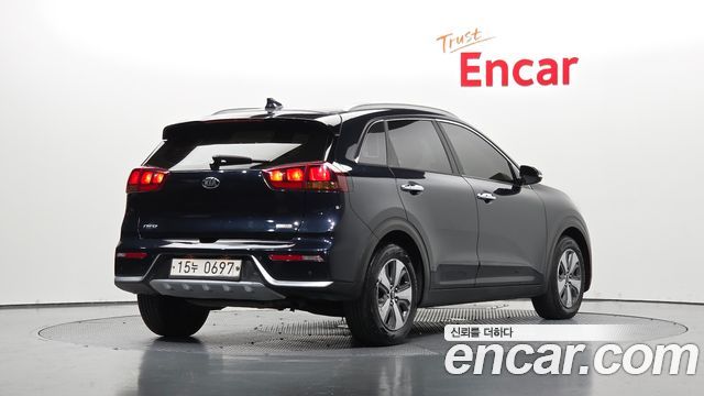 Kia Niro Luxury 2017 — фото 2