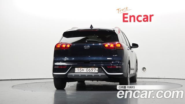 Kia Niro Luxury 2017 — фото 4