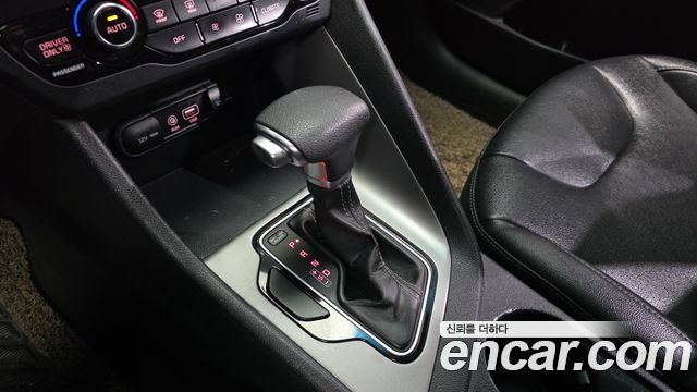 Kia Niro Luxury 2017 — фото 9