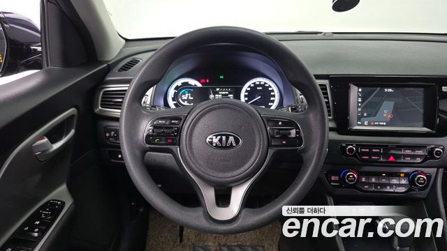 Kia Niro Luxury 2017 — фото 13