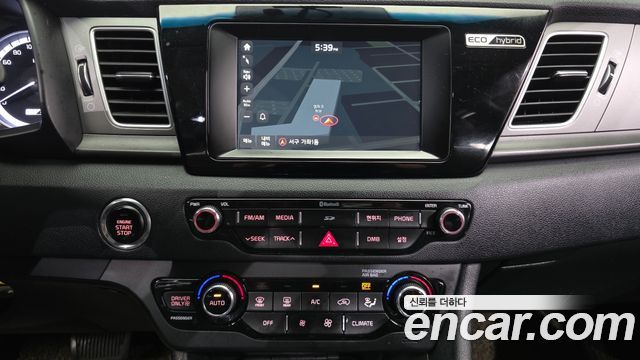 Kia Niro Luxury 2017 — фото 14