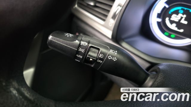 Kia Niro Luxury 2017 — фото 18
