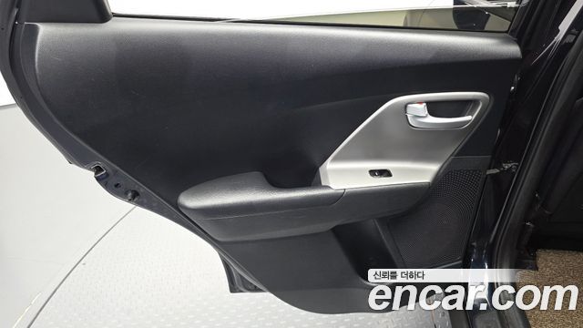 Kia Niro Luxury 2017 — фото 25