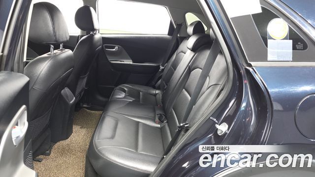 Kia Niro Luxury 2017 — фото 26