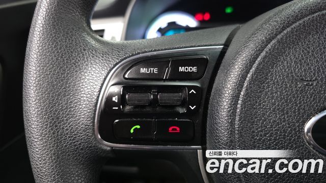 Kia Niro Luxury 2017 — фото 29