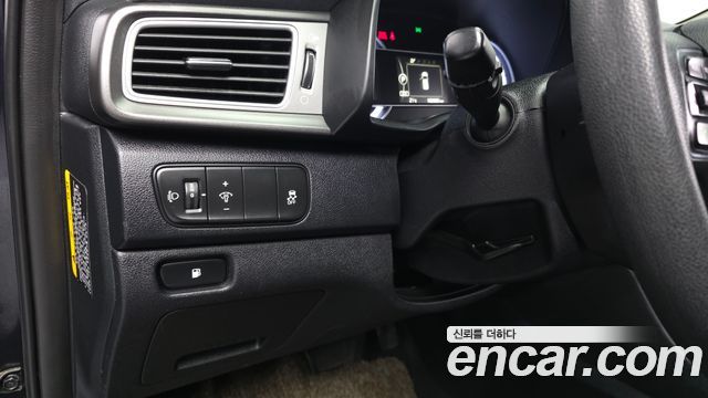 Kia Niro Luxury 2017 — фото 30