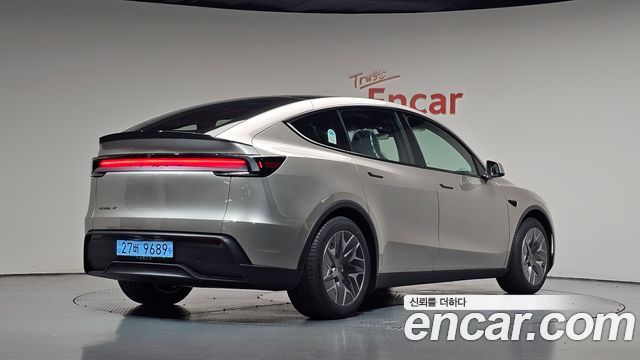 Tesla Model Y L Long Range AWD 2026 — фото 2