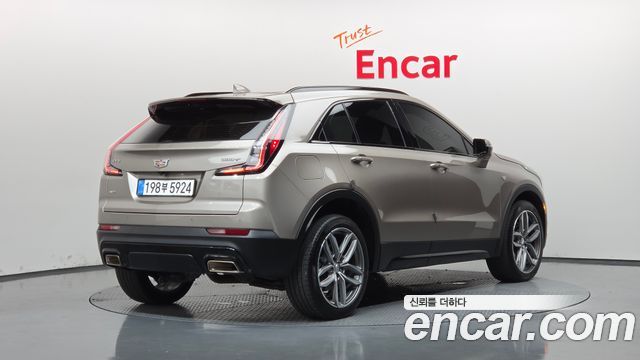 Cadillac XT4 2.0 Sport AWD 2023 — фото 2