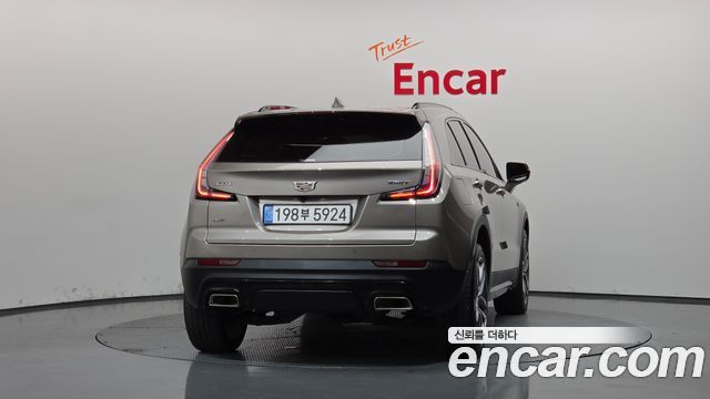 Cadillac XT4 2.0 Sport AWD 2023 — фото 4