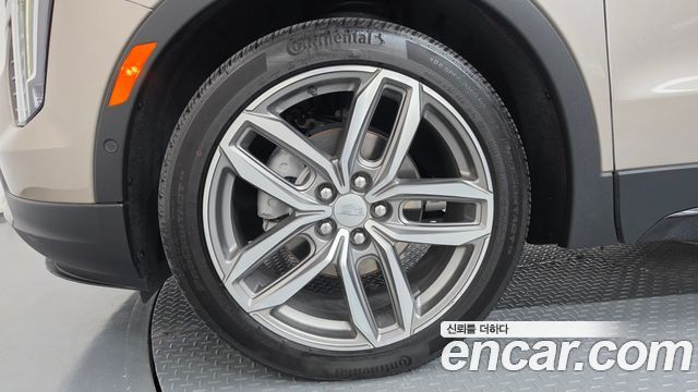 Cadillac XT4 2.0 Sport AWD 2023 — фото 5