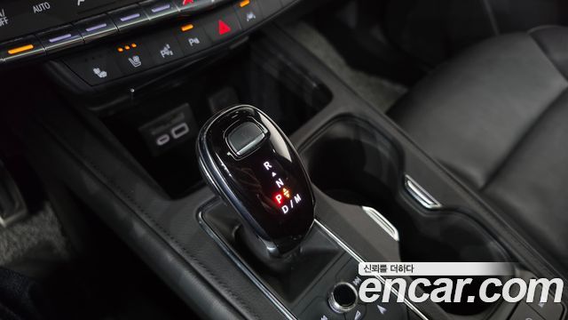 Cadillac XT4 2.0 Sport AWD 2023 — фото 9
