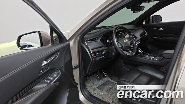 Cadillac XT4 2.0 Sport AWD 2023 — фото 10