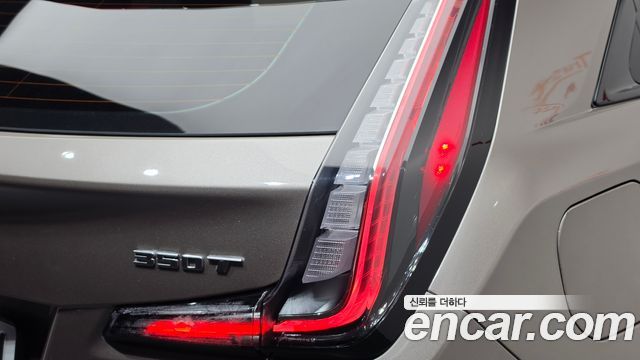 Cadillac XT4 2.0 Sport AWD 2023 — фото 23