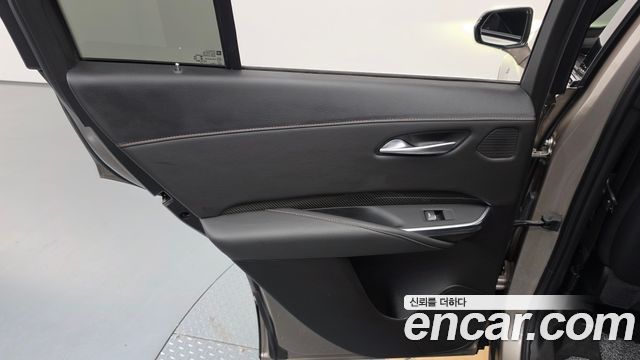 Cadillac XT4 2.0 Sport AWD 2023 — фото 25
