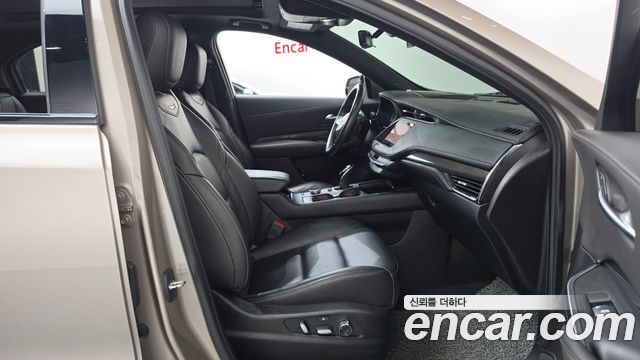 Cadillac XT4 2.0 Sport AWD 2023 — фото 26