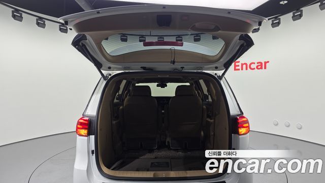 Kia Carnival 7-Seater Limousine President 2019 — фото 18