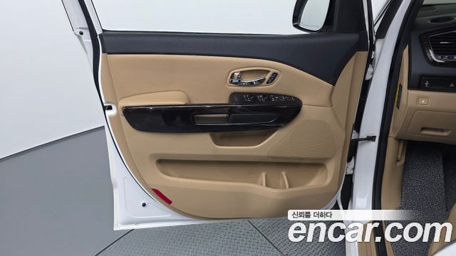 Kia Carnival 7-Seater Limousine President 2019 — фото 24
