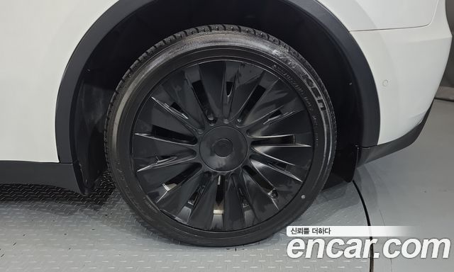 Tesla Model Y Long Range AWD 2022 — фото 27