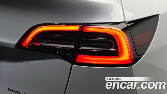 Tesla Model Y Long Range AWD 2022 — фото 29