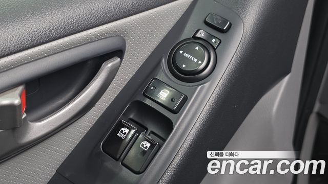 Hyundai Grand Starex 5-Seater VAN Modern 2016 — фото 16