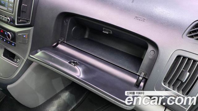 Hyundai Grand Starex 5-Seater VAN Modern 2016 — фото 24