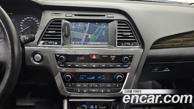 Hyundai Sonata (LF) 2.0 Smart 2016 — фото 16