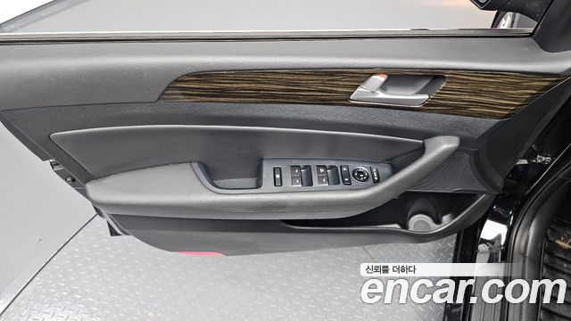 Hyundai Sonata (LF) 2.0 Smart 2016 — фото 24