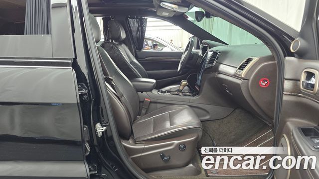 Jeep Grand Cherokee 3.0 Diesel Overland Summit WK2 2017 — фото 11