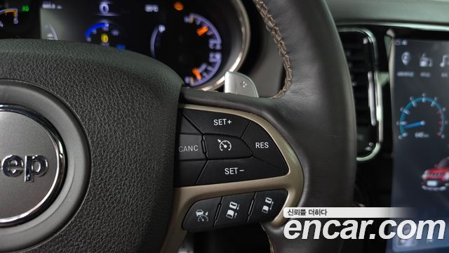 Jeep Grand Cherokee 3.0 Diesel Overland Summit WK2 2017 — фото 16