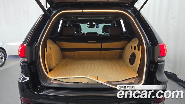 Jeep Grand Cherokee 3.0 Diesel Overland Summit WK2 2017 — фото 20