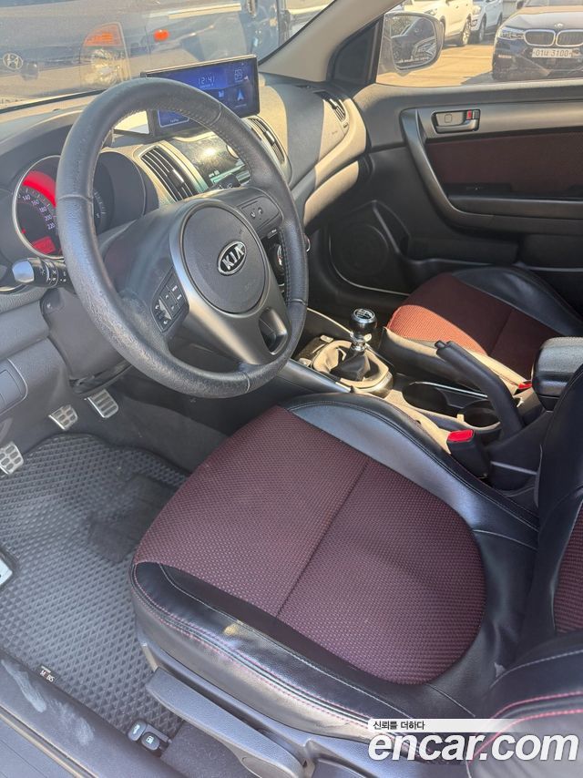 Kia Forte Koup 1.6 GDI Prestige 2012 — фото 7