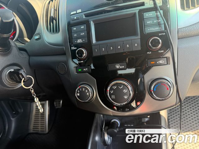 Kia Forte Koup 1.6 GDI Prestige 2012 — фото 18