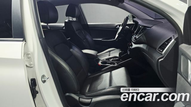 Hyundai Tucson Diesel 2.0 2WD Style 2016 — фото 12