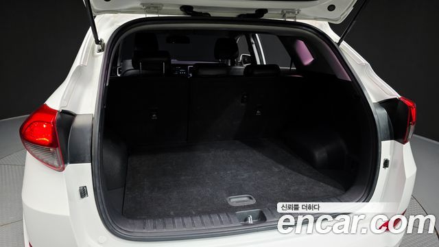 Hyundai Tucson Diesel 2.0 2WD Style 2016 — фото 20