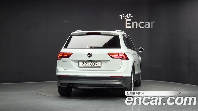 Volkswagen Tiguan (II) 2.0 TDI Premium 2020 — фото 4