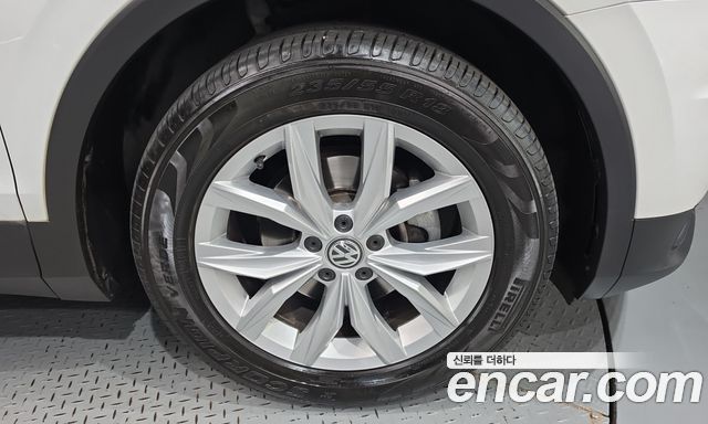 Volkswagen Tiguan (II) 2.0 TDI Premium 2020 — фото 5