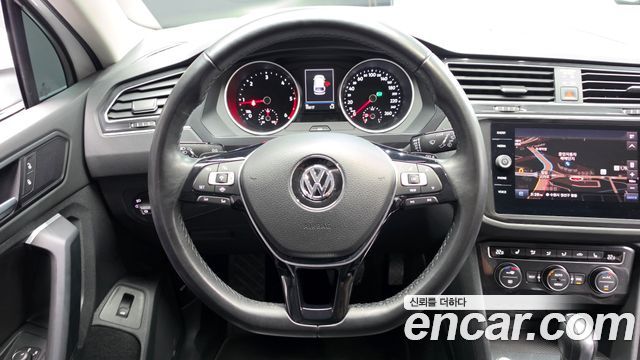 Volkswagen Tiguan (II) 2.0 TDI Premium 2020 — фото 12