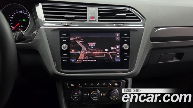 Volkswagen Tiguan (II) 2.0 TDI Premium 2020 — фото 13