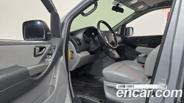 Hyundai Grand Starex Van 3-Seater Smart 2021 — фото 10