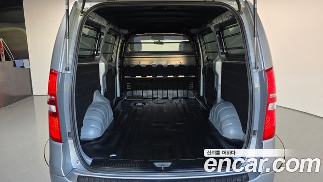 Hyundai Grand Starex Van 3-Seater Smart 2021 — фото 20