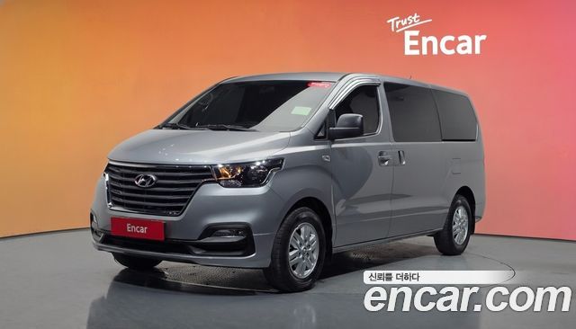 Hyundai Grand Starex Van 3-Seater Smart 2021 — фото 1