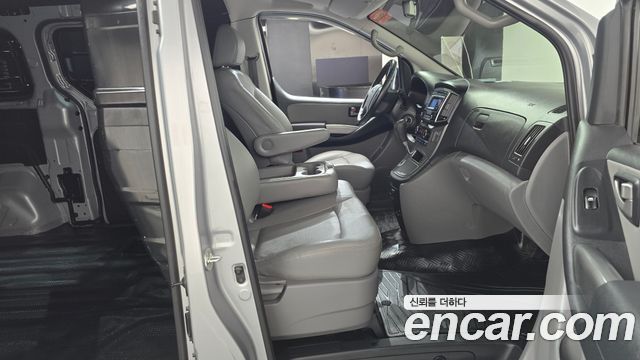 Hyundai Grand Starex Van 3-Seater Smart 2021 — фото 26