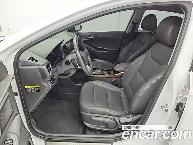 Hyundai Ioniq Electric Q 2018 — фото 15