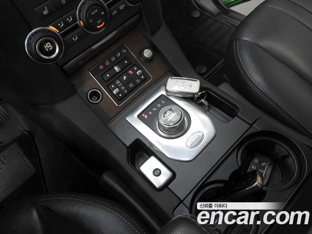 Land Rover Discovery 4 3.0 SDV6 SE 2016 — фото 9