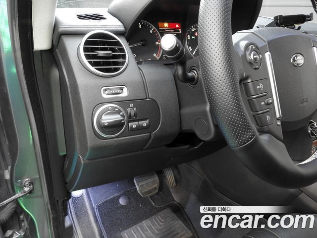Land Rover Discovery 4 3.0 SDV6 SE 2016 — фото 18