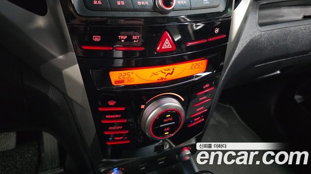 KG Mobility (SsangYong) Tivoli LX 2WD DLX 2015 — фото 17